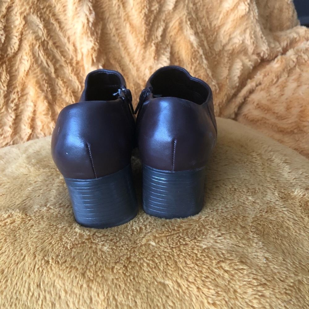Rich brown leather ankle booties size 8.5 wide - Picture 3 of 5